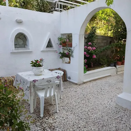 Dimitra's 4 Klm Away From Chora Apartment *