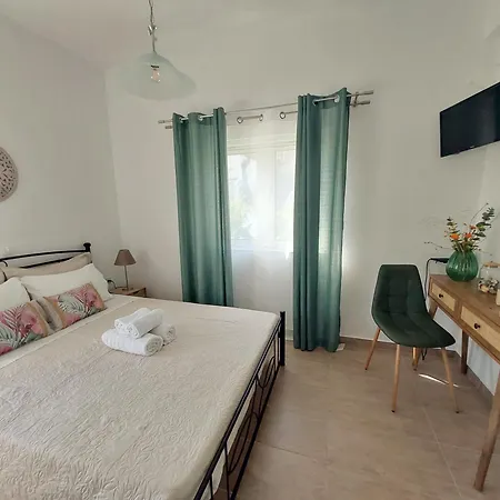 Dimitra's 4 Klm Away From Chora Apartment Stenies
