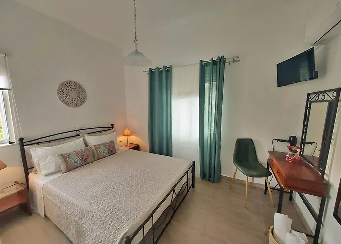 Dimitra's 4 Klm Away From Chora Apartment