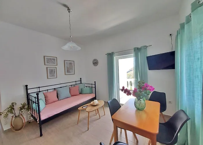 Dimitra's 4 Klm Away From Chora Apartment *