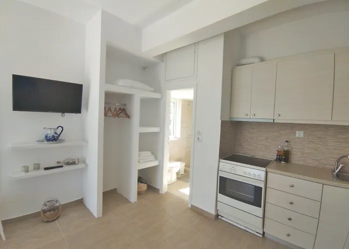 Dimitra's 4 Klm Away From Chora Apartment