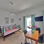 Dimitra's 4 Klm Away From Chora Apartment *