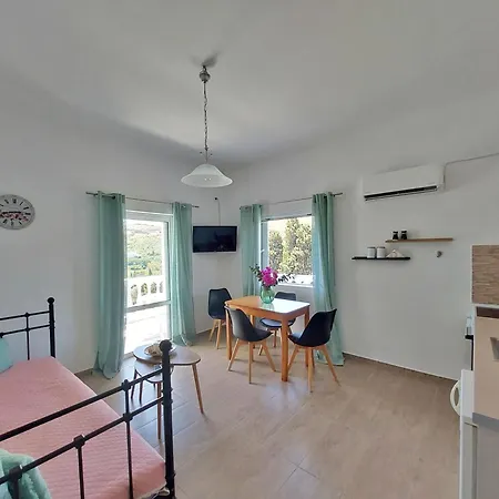 Dimitra's 4 Klm Away From Chora * Steniaí