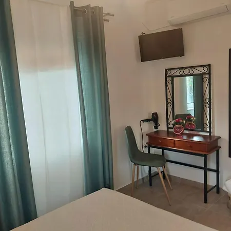 Dimitra's 4 Klm Away From Chora * Steniaí