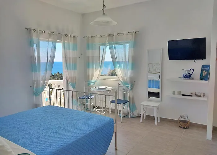 Dimitra's 4 Klm Away From Chora * Steniaí